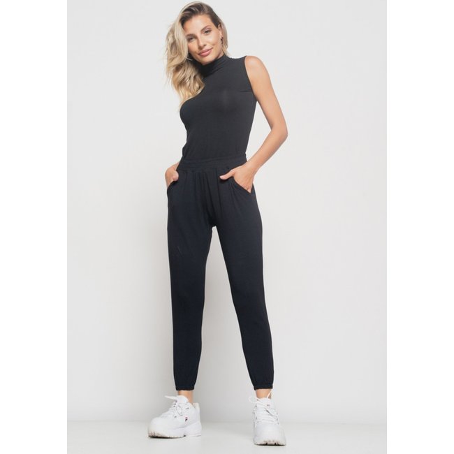 Conjunto Salvatore Comfy Com Regata e Jogger Malha Preto