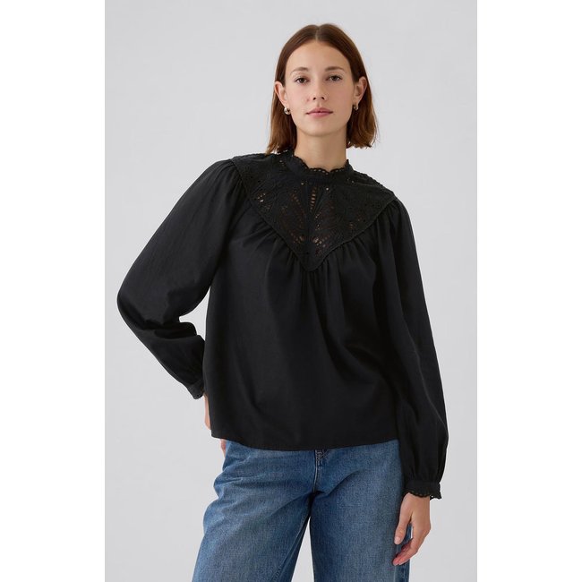 Camisa GAP Reta Recortes Renda Preta