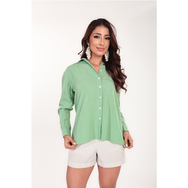 Camisa Feminina Oversized Ícone Fashion Gola Tradicional em Viscolinho cor Verde Menta
