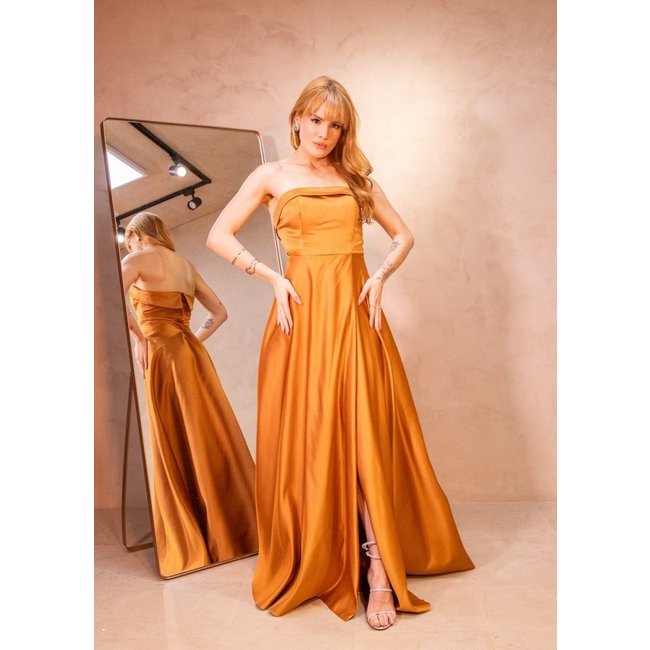 Vestido Longo de Festa Madrinhas Tomara que Caia Acetinado com Fenda Pepile Dourado