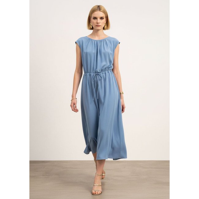 Vestido Iódice Solto Decote Canoa Sem Manga Midi Azul