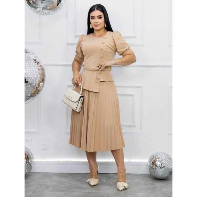 Vestido Midi Soltinho Rodado Moda Evangélica Decote Quadrado com Cinto de Festa Bege