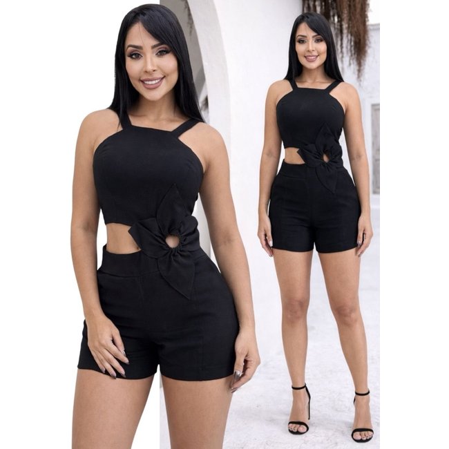 Macacão Feminino Curto Divina Gata Alfaiataria Flor 3D - Preto 2nv