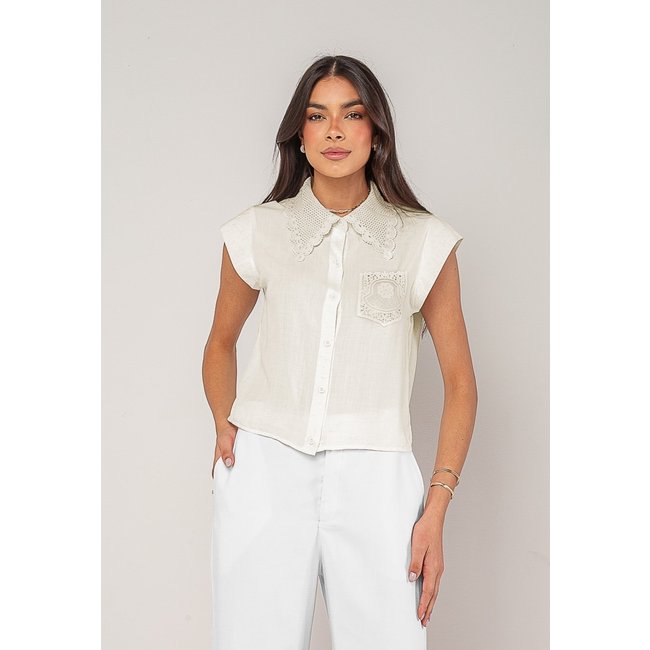 Blusa Alfaiataria Com Gola Em Renda E Bolso Decorado Salvatore bege