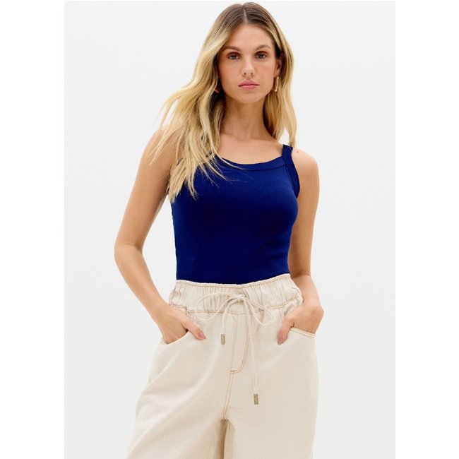 Blusa Regata Canelada De Alças Com Lata Lança Perfume