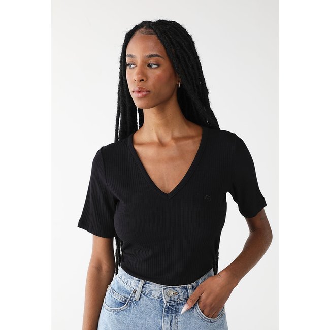 Camiseta Canelada Colcci Ajustada Logo Preta