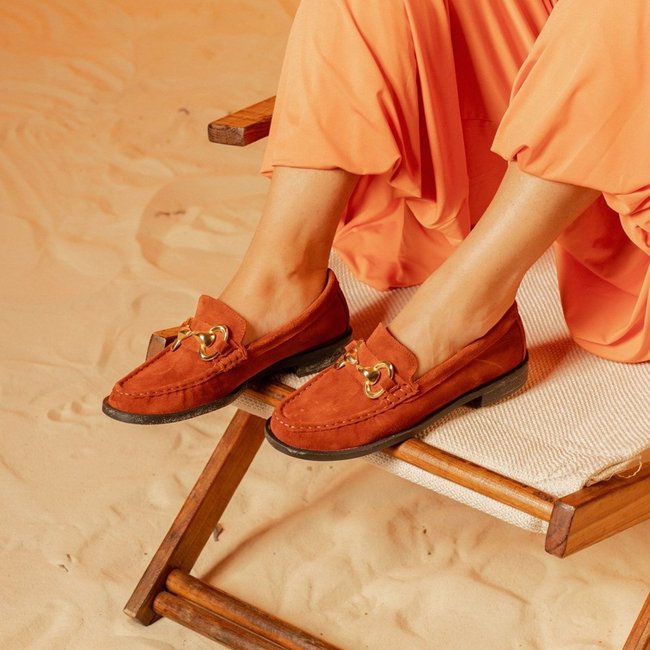 Mocassim Feminino em Couro Legítimo com Fivela Dourada Conforto Sofisticado Elegante Maria Paula Paprika