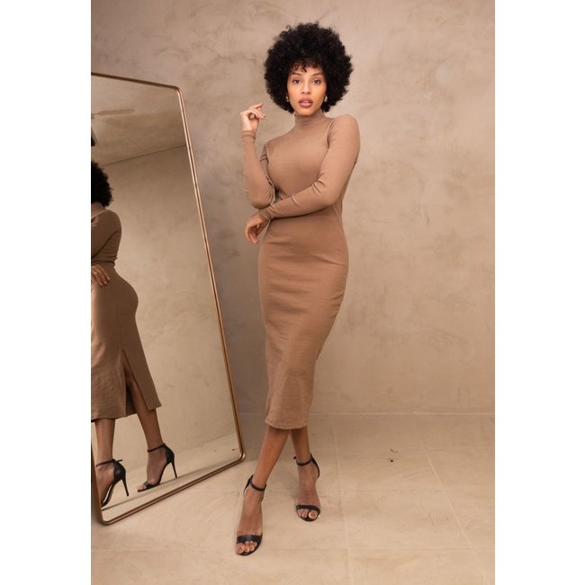 Vestido Midi Tubinho Canelado Gola Alta Manga Longa Balada Elegante Marrom