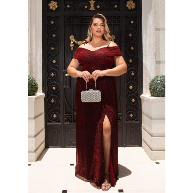 Vestido Longo de Festa Madrinhas Plus Size Curvy Ombro à Ombro com Fenda Améllis Cia do Vestido Marsala
