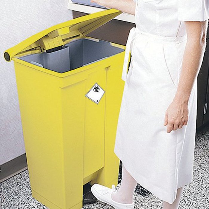 Office Monster | VFM Step-On Bin 45.5L 415X400X600mm Yellow 313504 VFM Step-On Bin 45.5L 415X400X600mm Yellow 313504