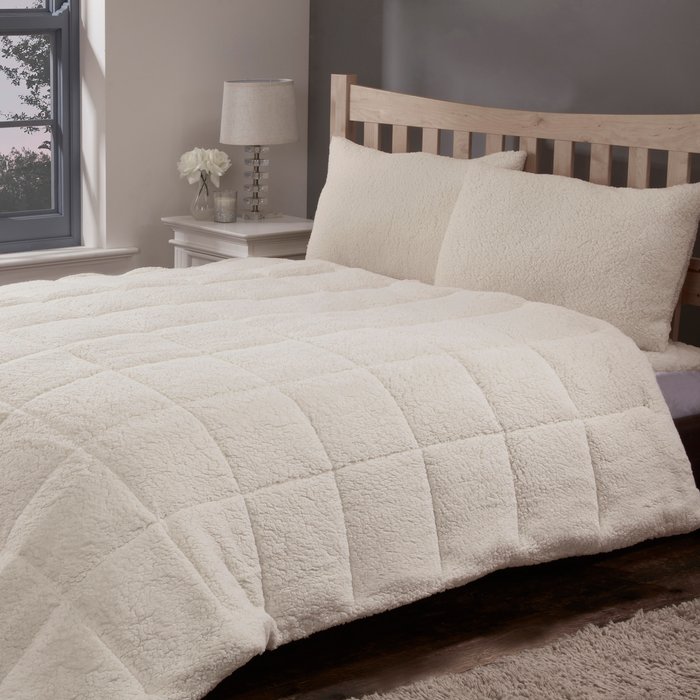 The Range | Cascade Home 13.5 Tog Teddy Bear Duvet - White / 4.85kg / 220cm Cascade Home 13.5 Tog Teddy Bear Duvet - White / 4.85kg / 220cm