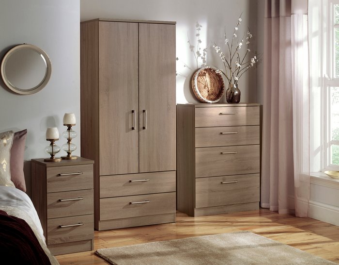 The Range | B&Q Tenby Dark Oak Effect 3 Drawer Desk (H)795mm (W)930mm (D)415mm B&Q Tenby Dark Oak Effect 3 Drawer Desk (H)795mm (W)930mm (D)415mm