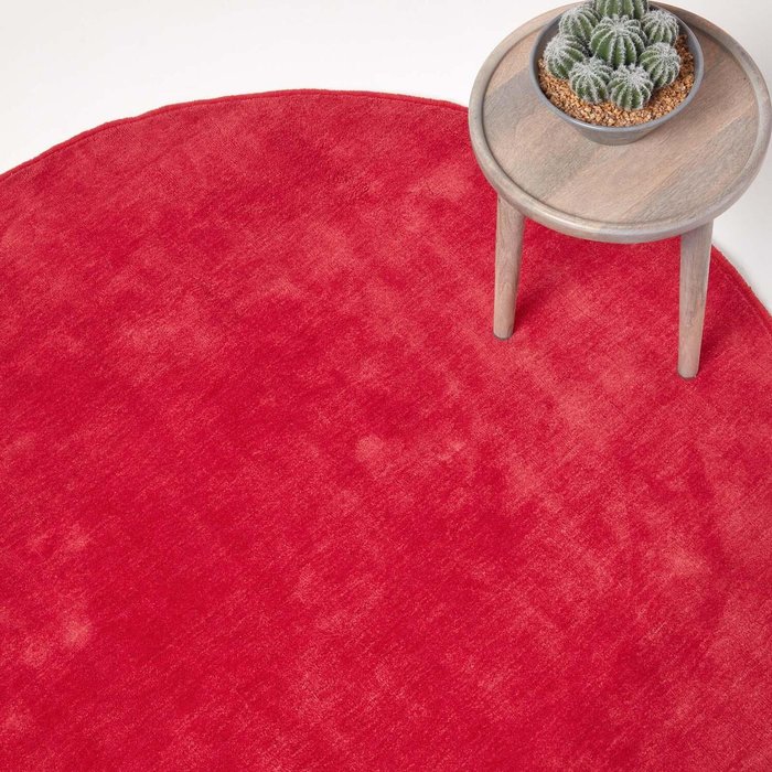 The Range | Homescapes Hand Tufted Plain Cotton Round Rug - Red / 150cm Homescapes Hand Tufted Plain Cotton Round Rug - Red / 150cm