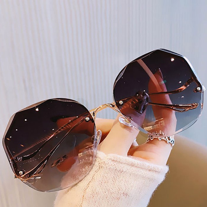 The Range | UV400 Gradient Fashionable Sunglasses - Black UV400 Gradient Fashionable Sunglasses - Black