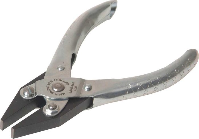 Tooled Up | Maun Maun Flat Nose Pliers 140mm Maun Maun Flat Nose Pliers 140mm