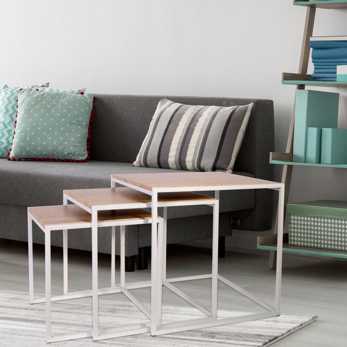 Set de tres mesas auxiliares cuadradas de mdf color blanco de 45x45x45cm