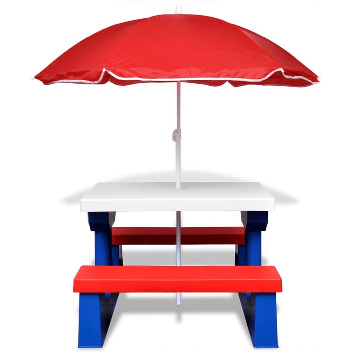 Mesa de picnic y bancos con sombrilla para niños.