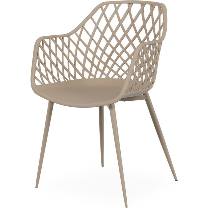 Silla amora de polipropileno beige con reposabrazos y patas metálicas.