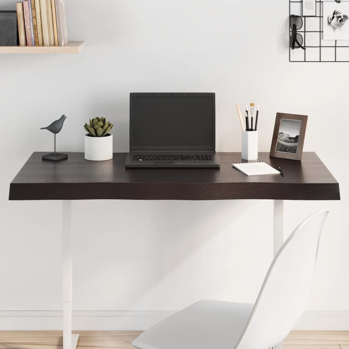 Tablero de madera maciza con acabado tratado y borde a juego.