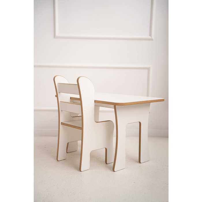Mesa y silla infantil blanca