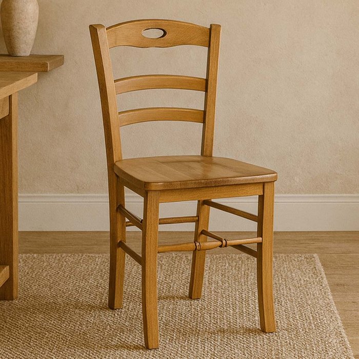 Silla loris de nogal claro con asiento de madera maciza