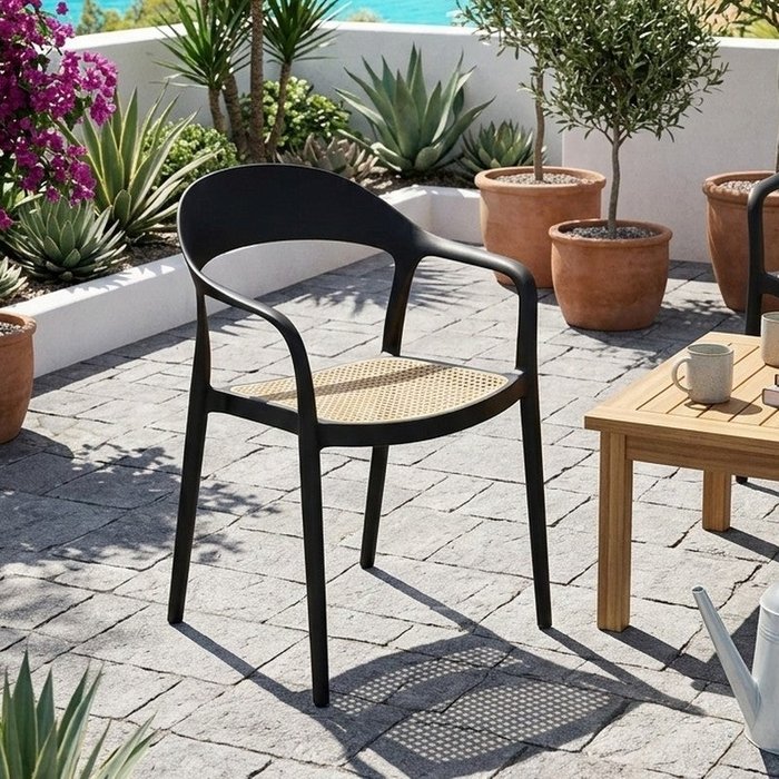 Silla de diseño de polipropileno negro con aspecto de ratán osanna