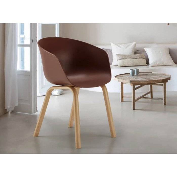 Silla norky con reposabrazos marrón y patas de metal efecto madera natural