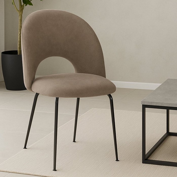 Silla de comedor paola en microfibra nobuk marrón claro con patas de metal negro
