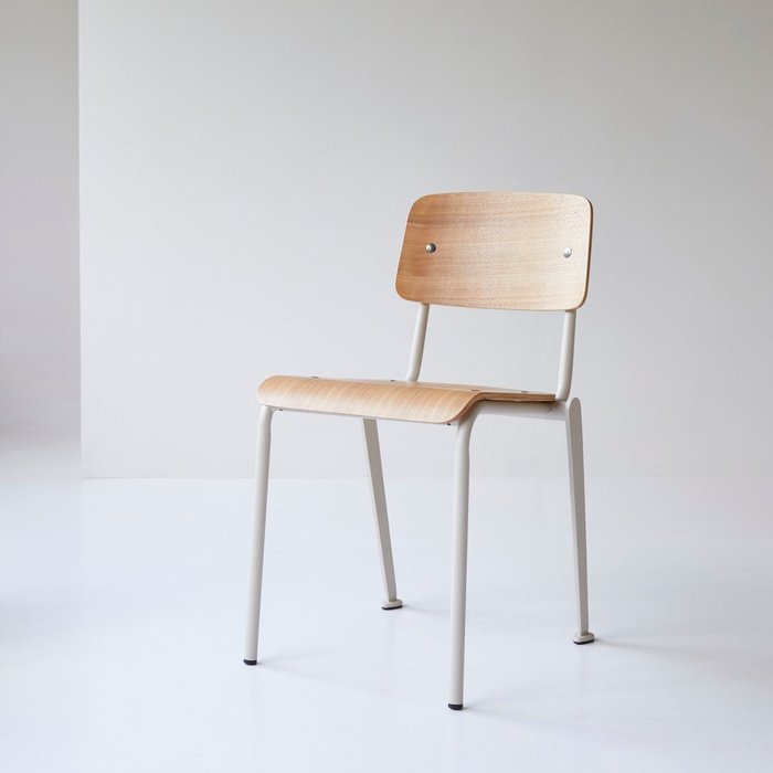 Tikamoon silla de metal y madera de fresno mio blanco