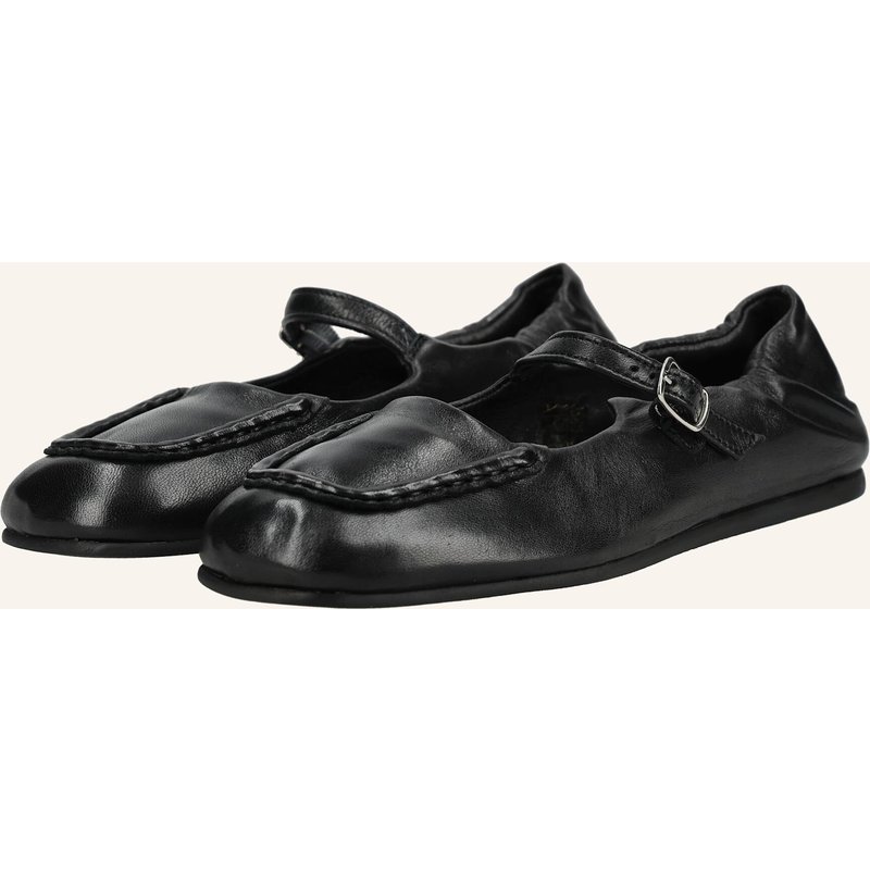 Pavement Ballerinas Myrian schwarz