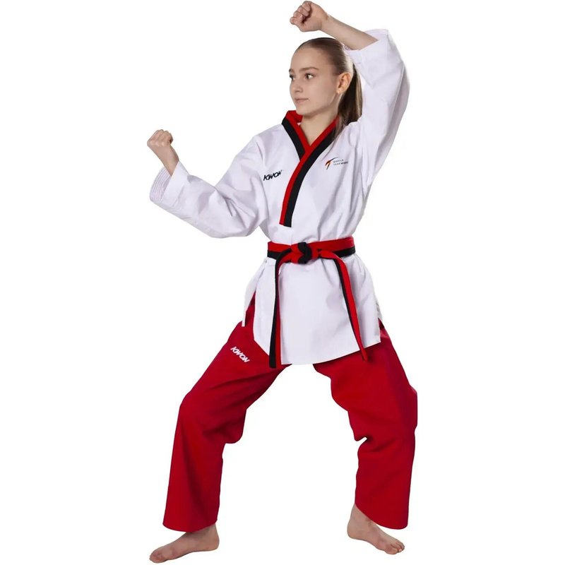 Karategi Mädchen Kwon Poomsae
