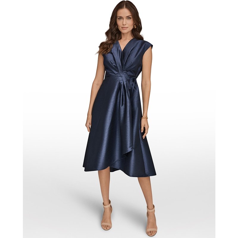 Donna Karan New York - Vestido con cuello en pico.