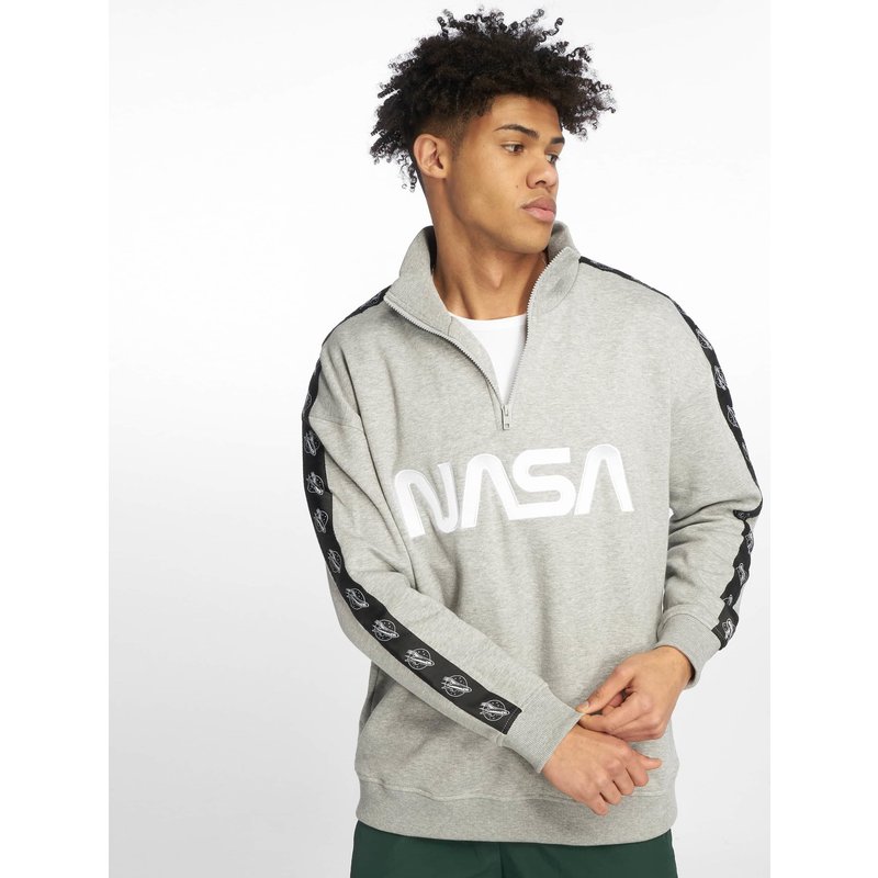 Mister Tee NASA Wormlogo Troyer Astronaut