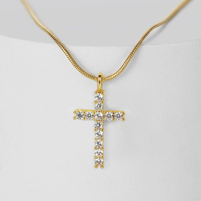 Colliers tendance pour hommes et femmes : chaîne en cuivre avec pendentif croix orné de zircons, très tendance