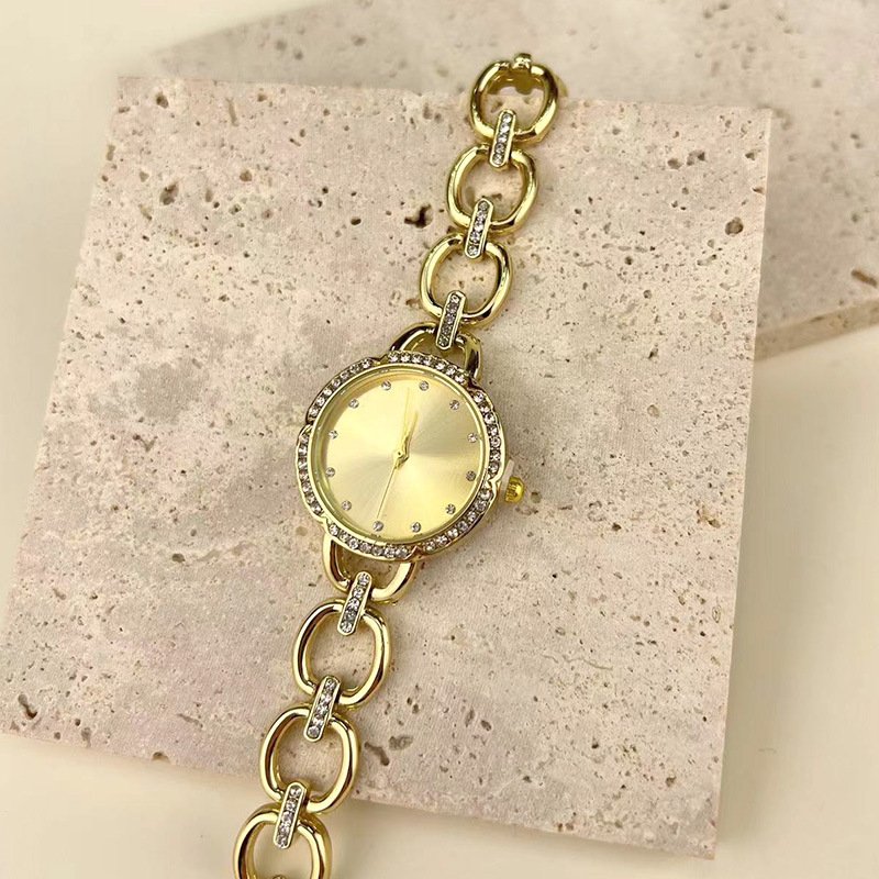 Women's Watches New Fashion Luxury Diamond Studded Ladies' Bracelet Quartz Watch Bracelet Lock Ring No Scale Watch