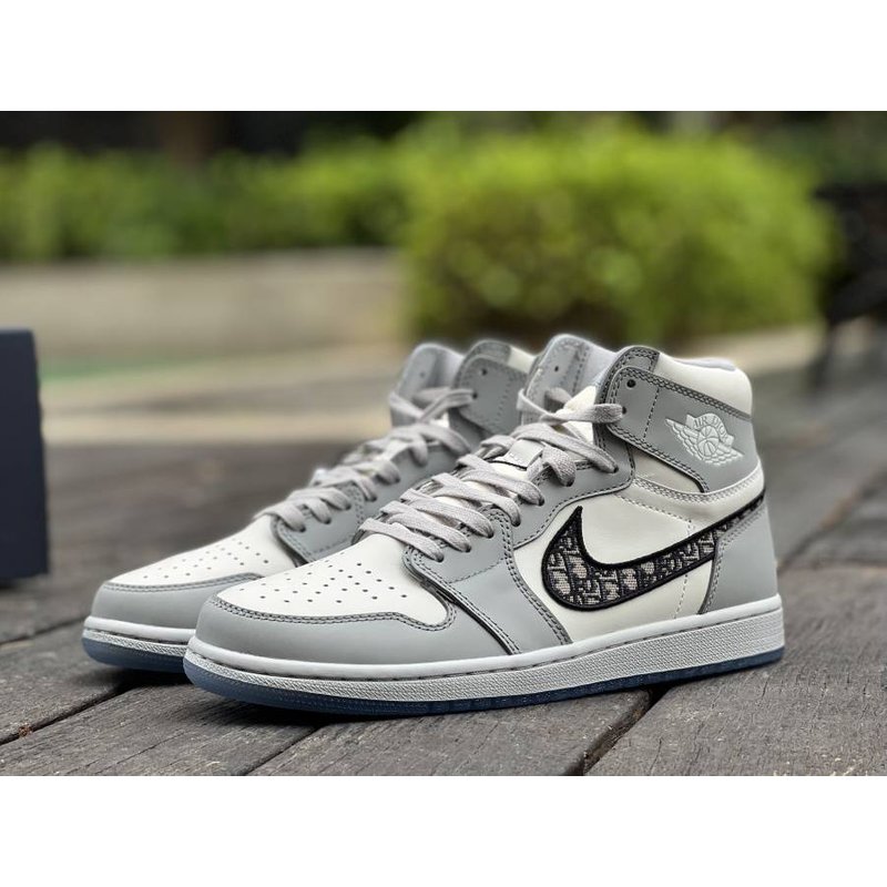 A Pair Of Sports Shoes That Blend High-end Fashion With Street Trends, Suitable For Both Men And Women, Couple Shoes