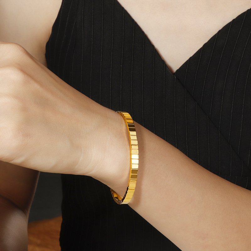 Light Luxury Bracelet Geometric Square Titanium Steel Niche Exquisite Ins Fashion Design Gold Hand Jewelry Versatile Temperament Hand Female