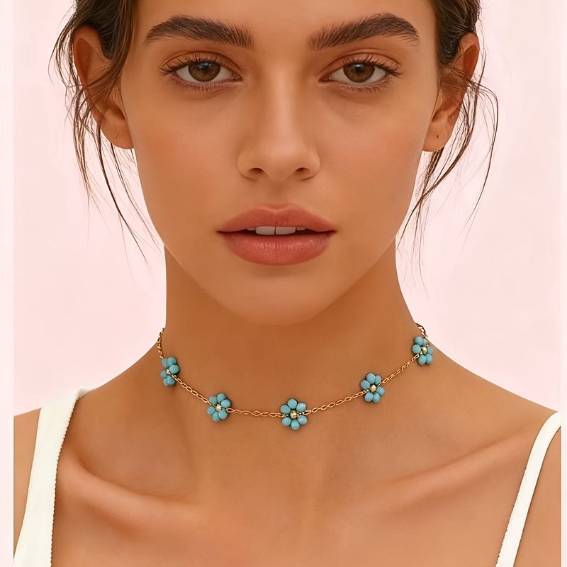A Stylish, Elegant, And Adorable Blue Floral Necklace For Women, Perfect For Vacations, Parties, And Daily Wear
