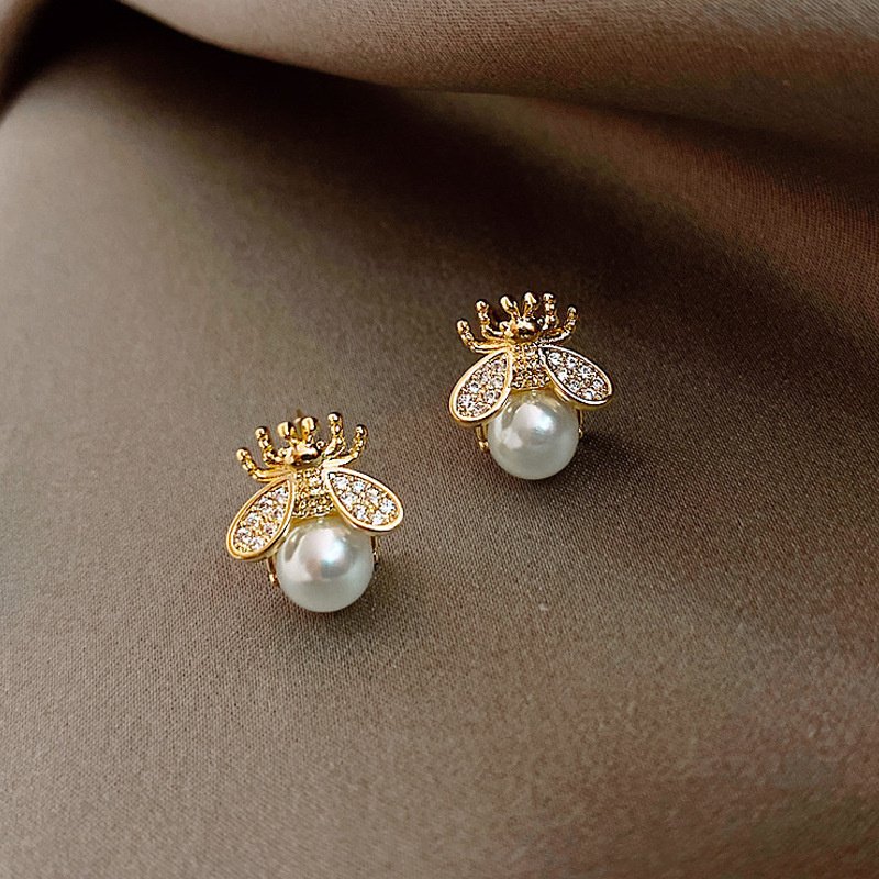 Exquisite Honey Bee Pearl Earrings Fashion Temperament Versatile Small Earrings Elegant Ladies Jewelry