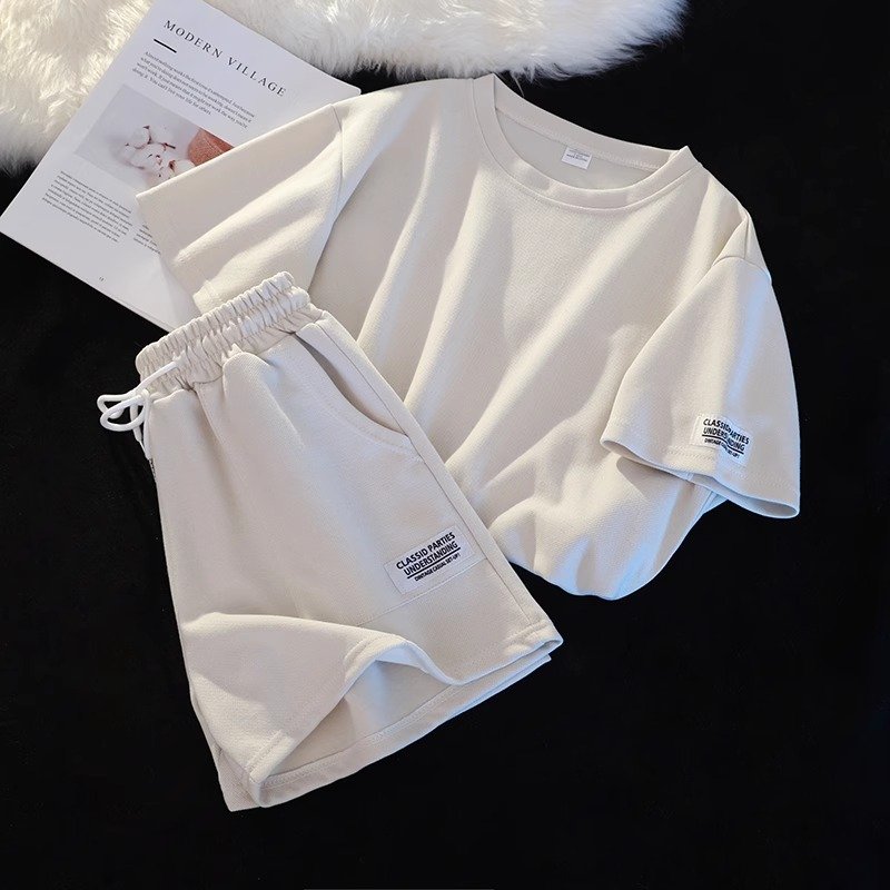 Loose and comfortable shorts, short sleeves, two-piece suit, fashionable and white