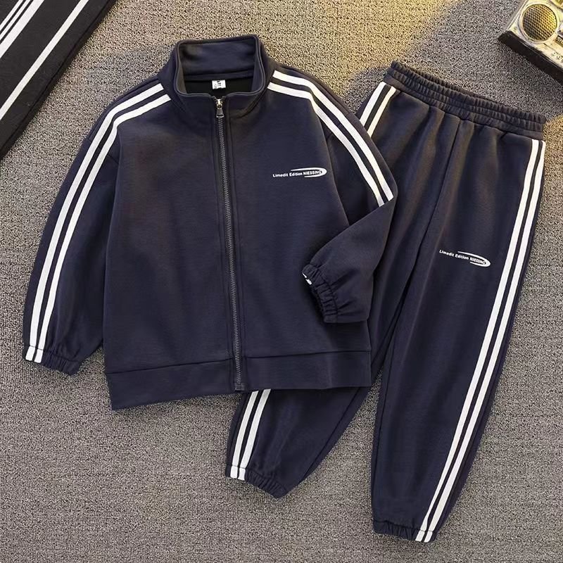 Children's boys' set 2024 new style 8 medium and large children's winter clothing sports 13 year old men's treasure