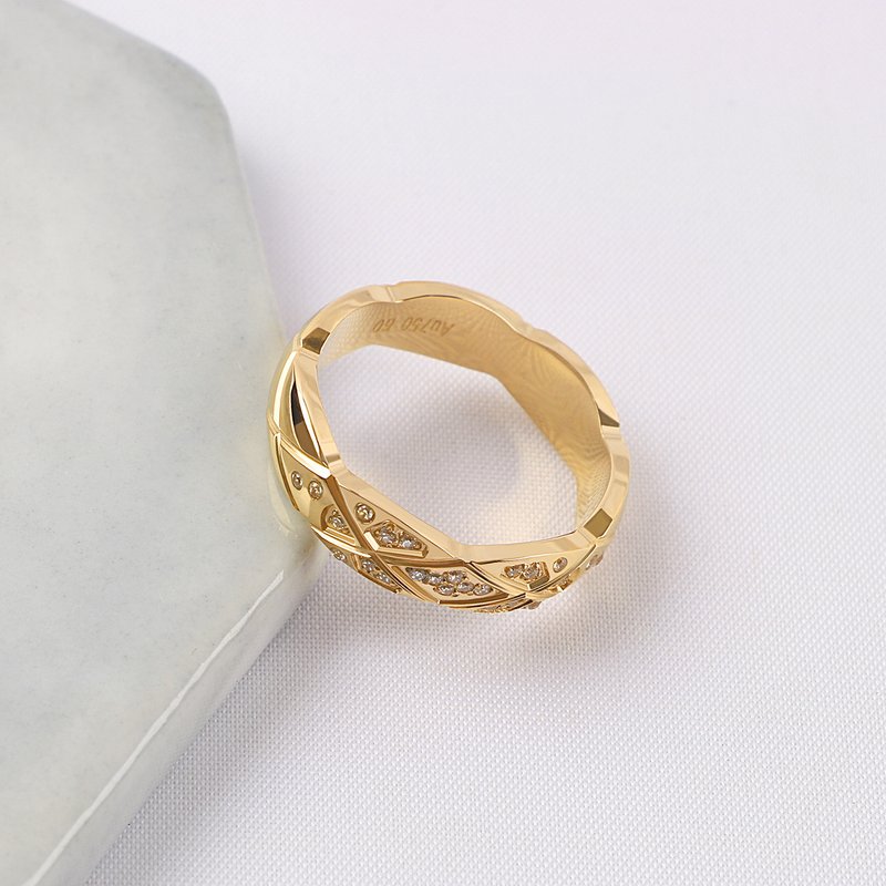 Diamond pattern ring inlaid with diamonds titanium steel couple rings