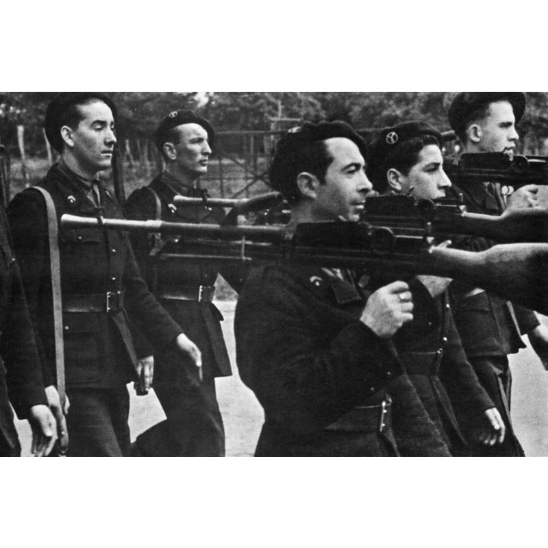 Ww2 - Défilé Des Miliciens Du Régime Vichyste