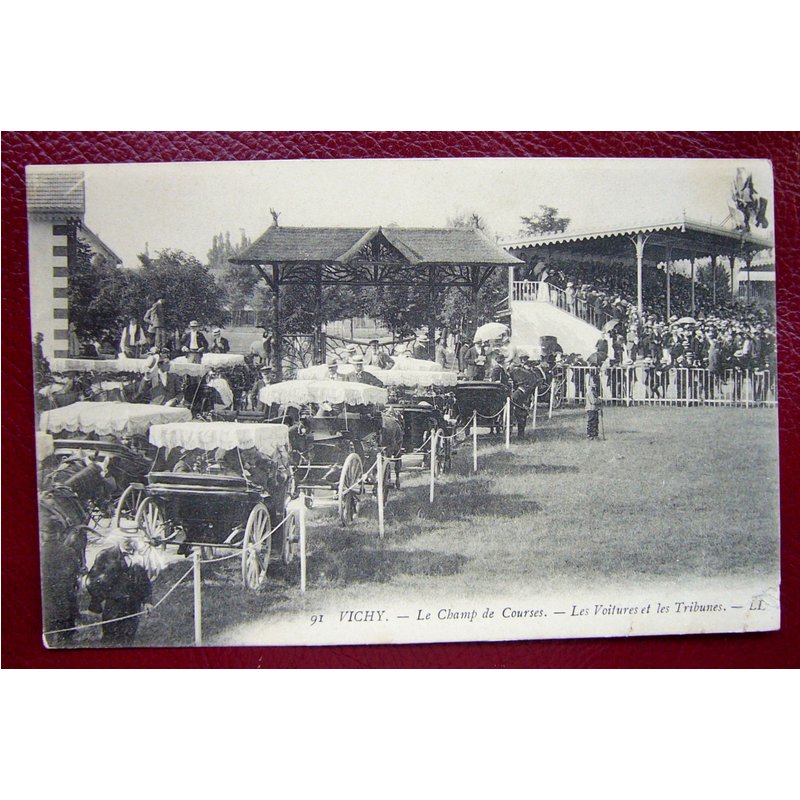 C P A Vichy Champ De Courses Les Voitures Et Les Tribunes Voyagée 1908 Écrite