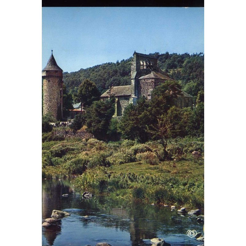Carte Postale De Roffiac (Cantal) Le Clocher À Peigne Et La Tour