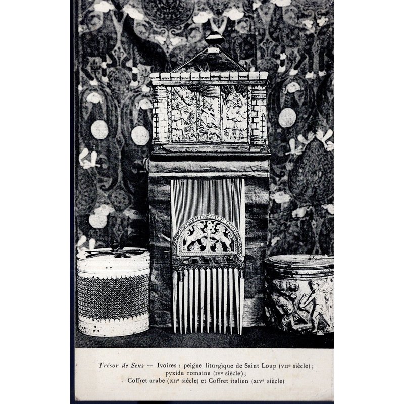 Carte Postale De Sens (Yonne) Trésor De Sens : Ivoires : Peignes Liturgique De Saint-Loup, Pyxide Romaine, Coffret Arabe Et Coffret Italien