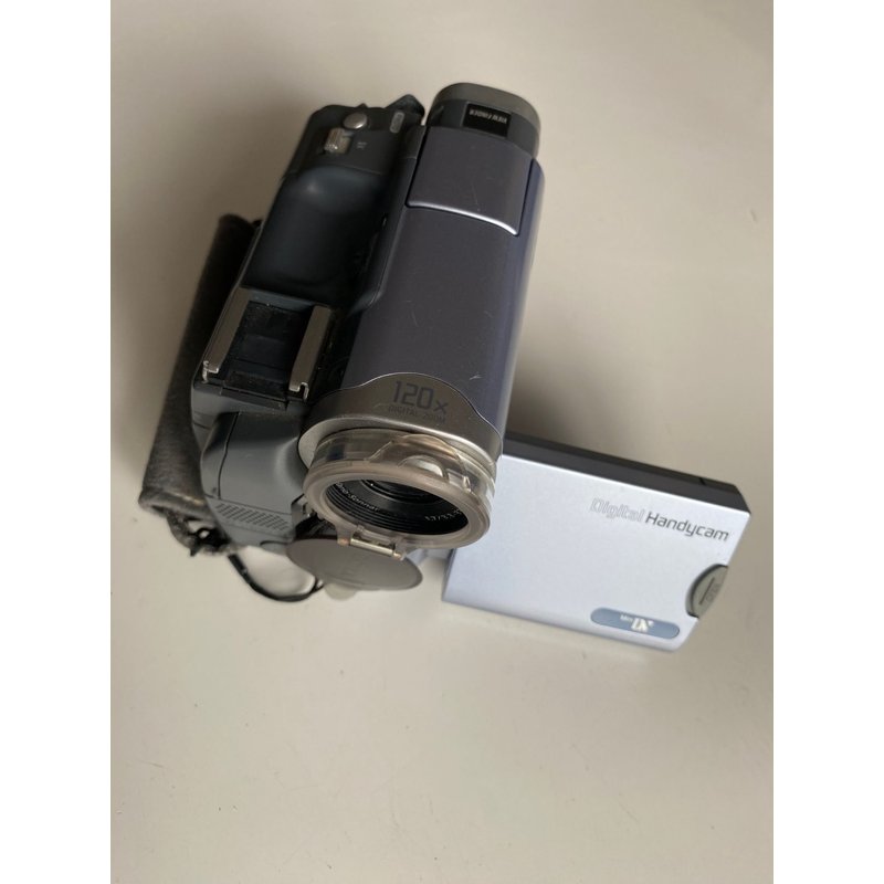 Sony Handycam DCR-TRV19E - Caméscope - 800 KP - 10x zoom optique - Carl Zeiss - Mini DV