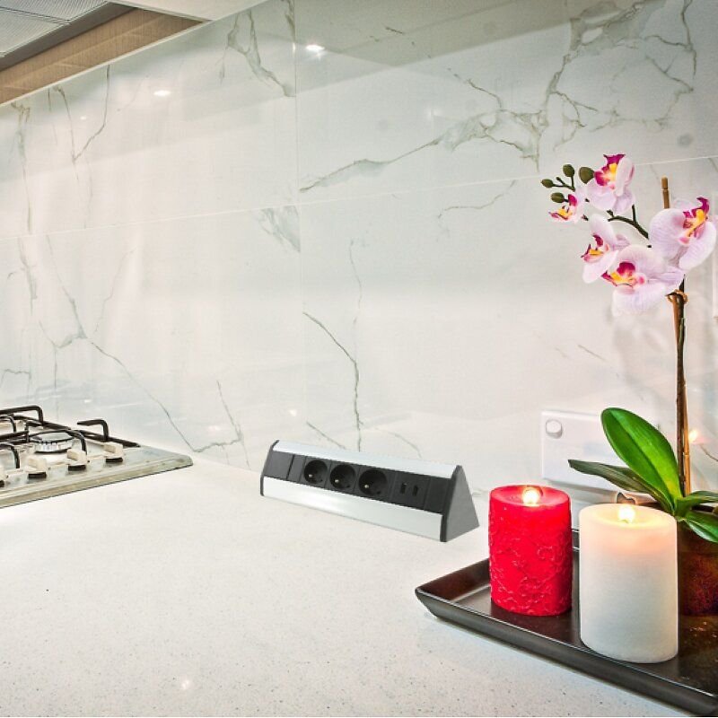 Bloc prise d'angle 3 Prises + 2 ports USB