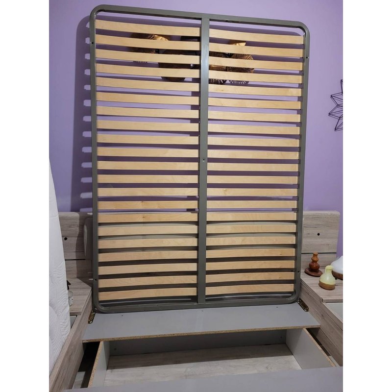 Lit Avec Ses Lignes Contemporaines Et Son Mix Matière Blanc Brillant Et Décor Bois, Apportera Élégance Et Confort À Votre Chambre. Doté D'un Coffre De Rangement En Pied De Lit, Il Vous Apportera Une F