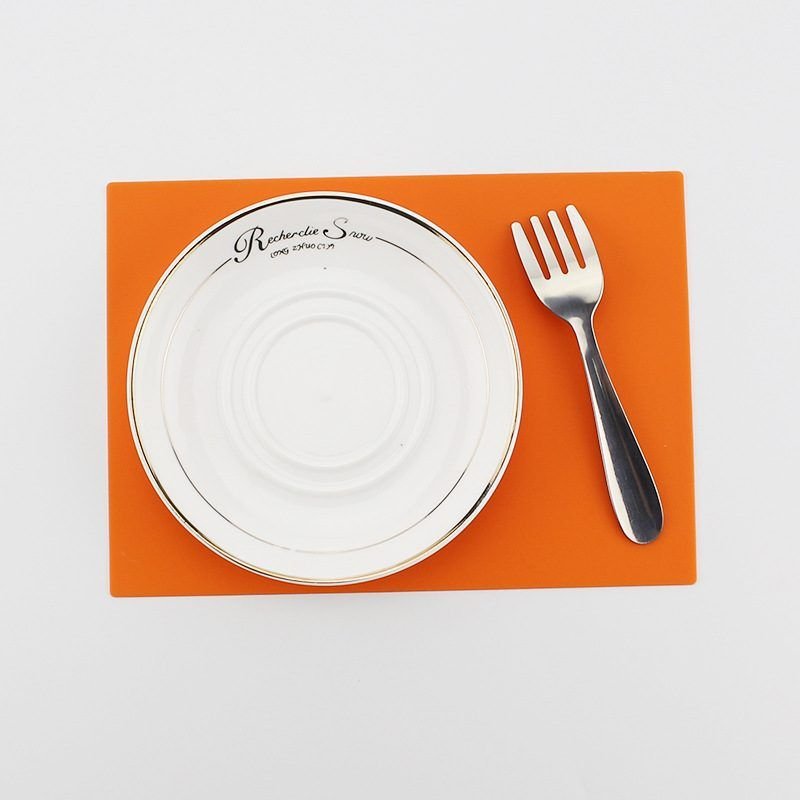 Set De Table Antidérapant En Silicone Résistant À La Chaleur Pour Enfants - Sûr, Durable Et Facile À Nettoyer - Disponible En Plusieurs Couleurs